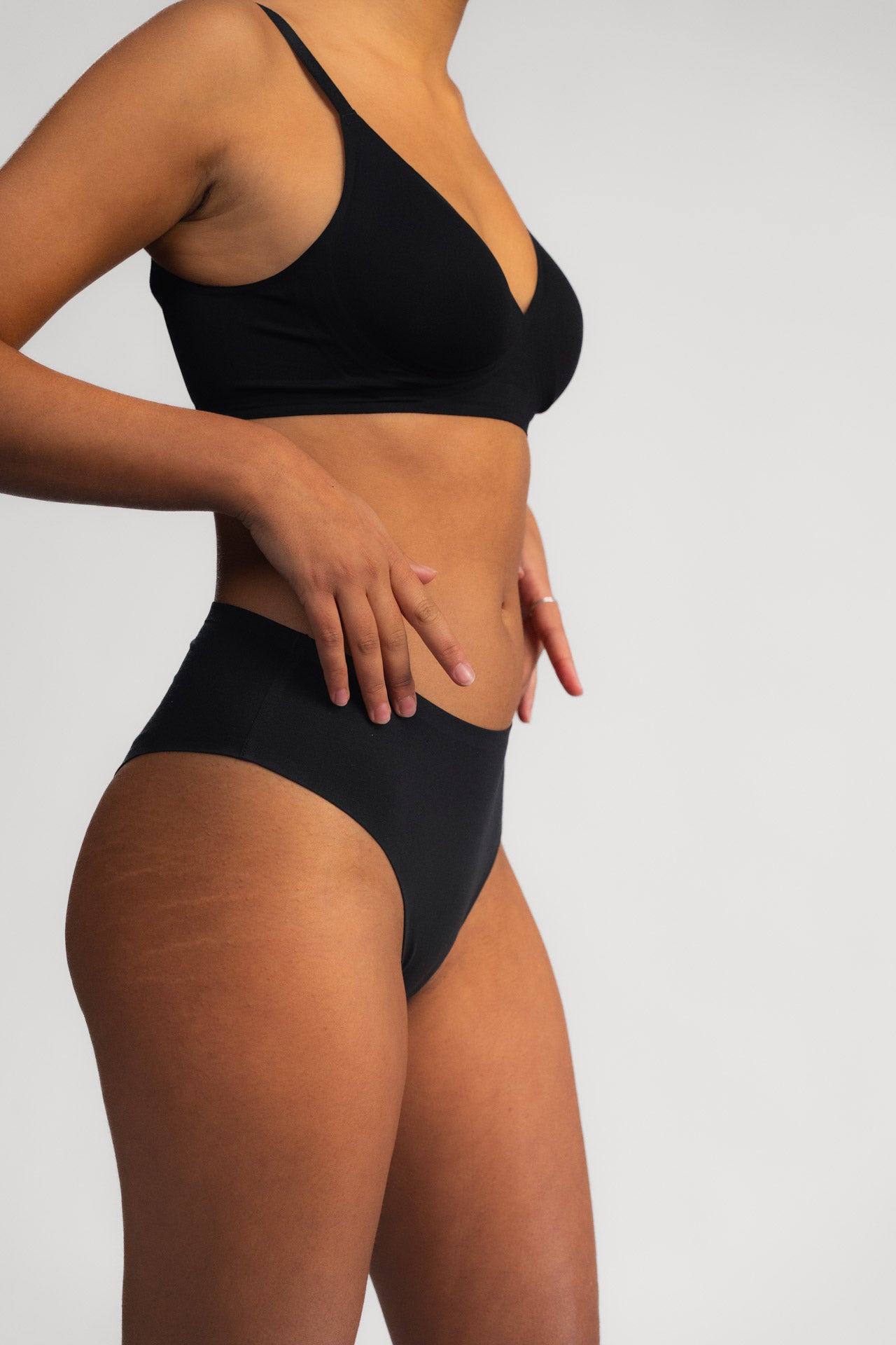 Seamless brazilke LUXE BLACK - 2 kos