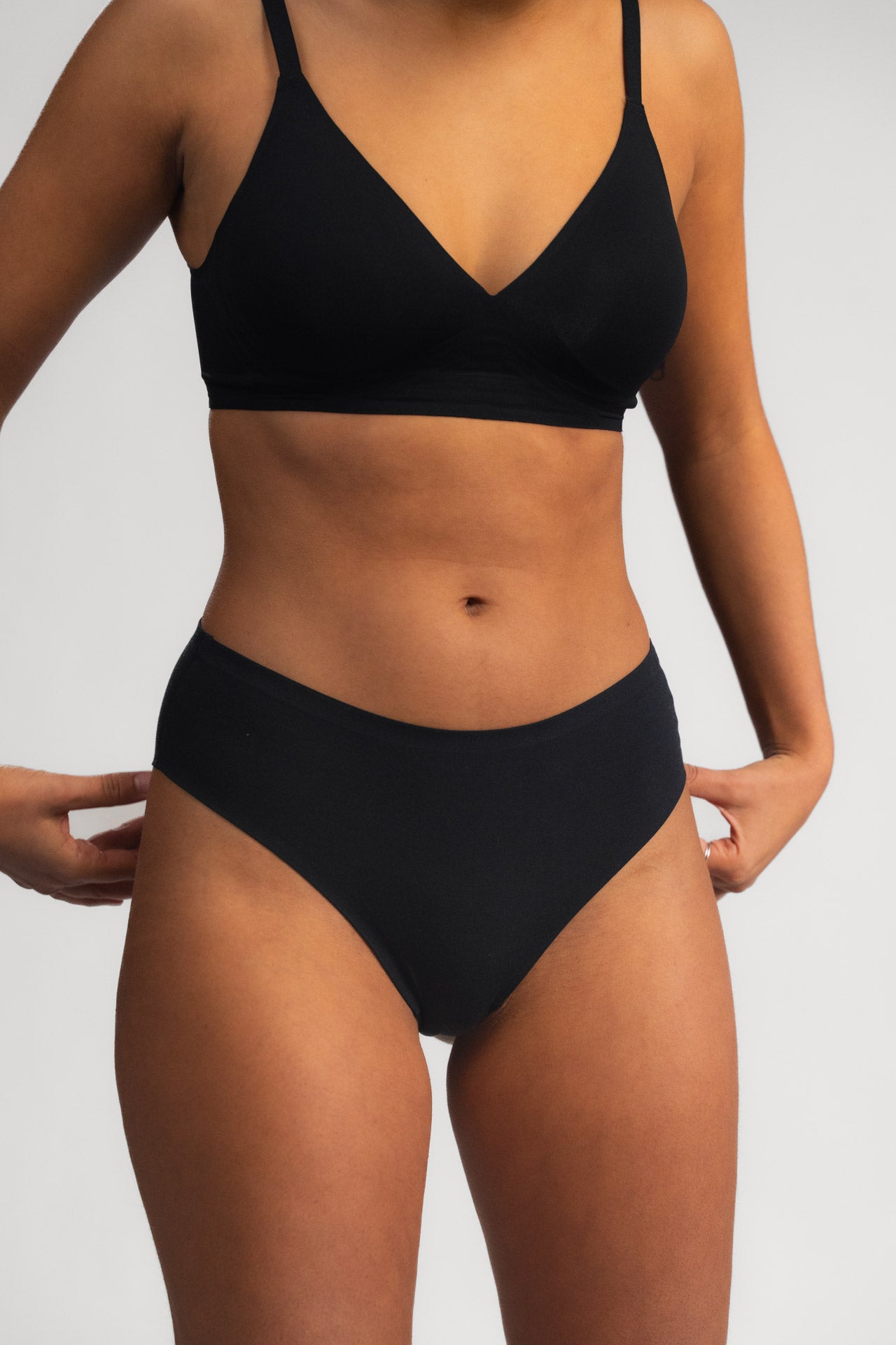 Seamless brazilke LUXE BLACK - 2 kos